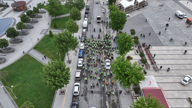 Trafik Haftası’nda Demokrasi Meydanı’ndan Millet Bahçesi’ne pedal çevirdiler