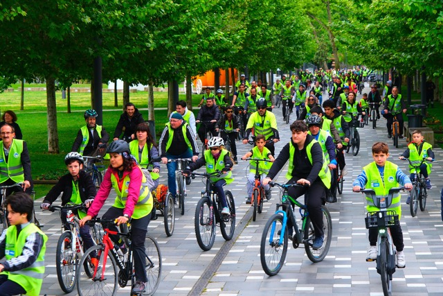 Trafik Haftası’nda Demokrasi Meydanı’ndan Millet Bahçesi’ne pedal çevirdiler
