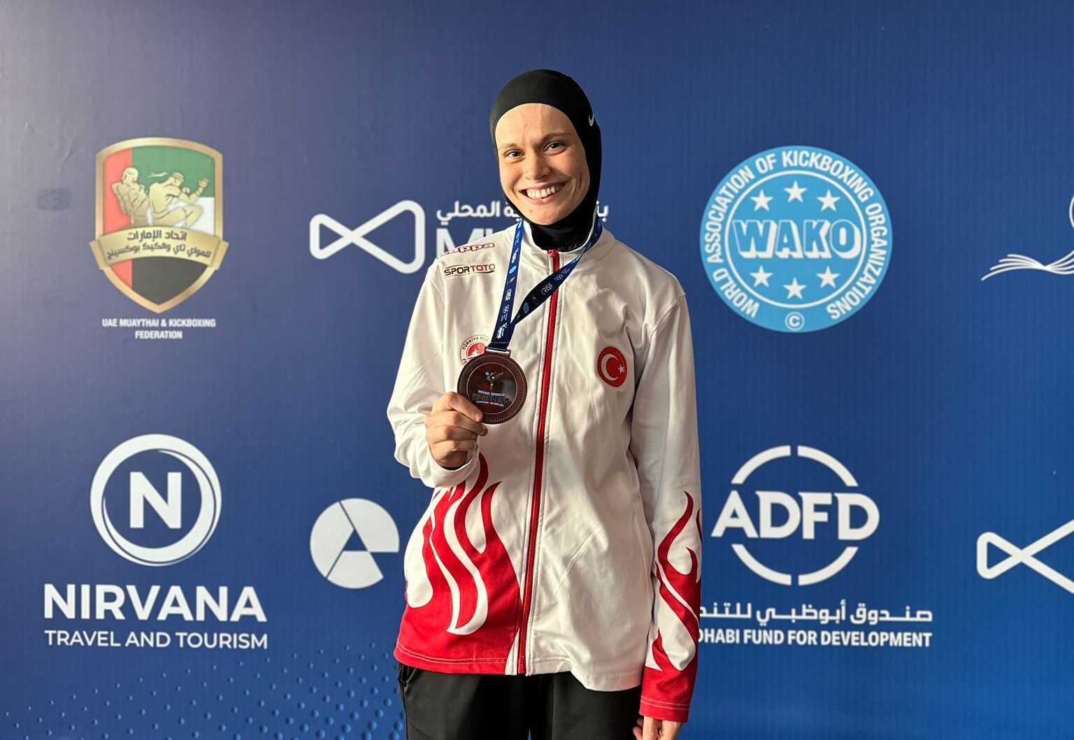 Ayşe Kaplan, Abu Dabi'deki Dünya Kick Boks Şampiyonası'nda 60 kiloda üçüncü oldu