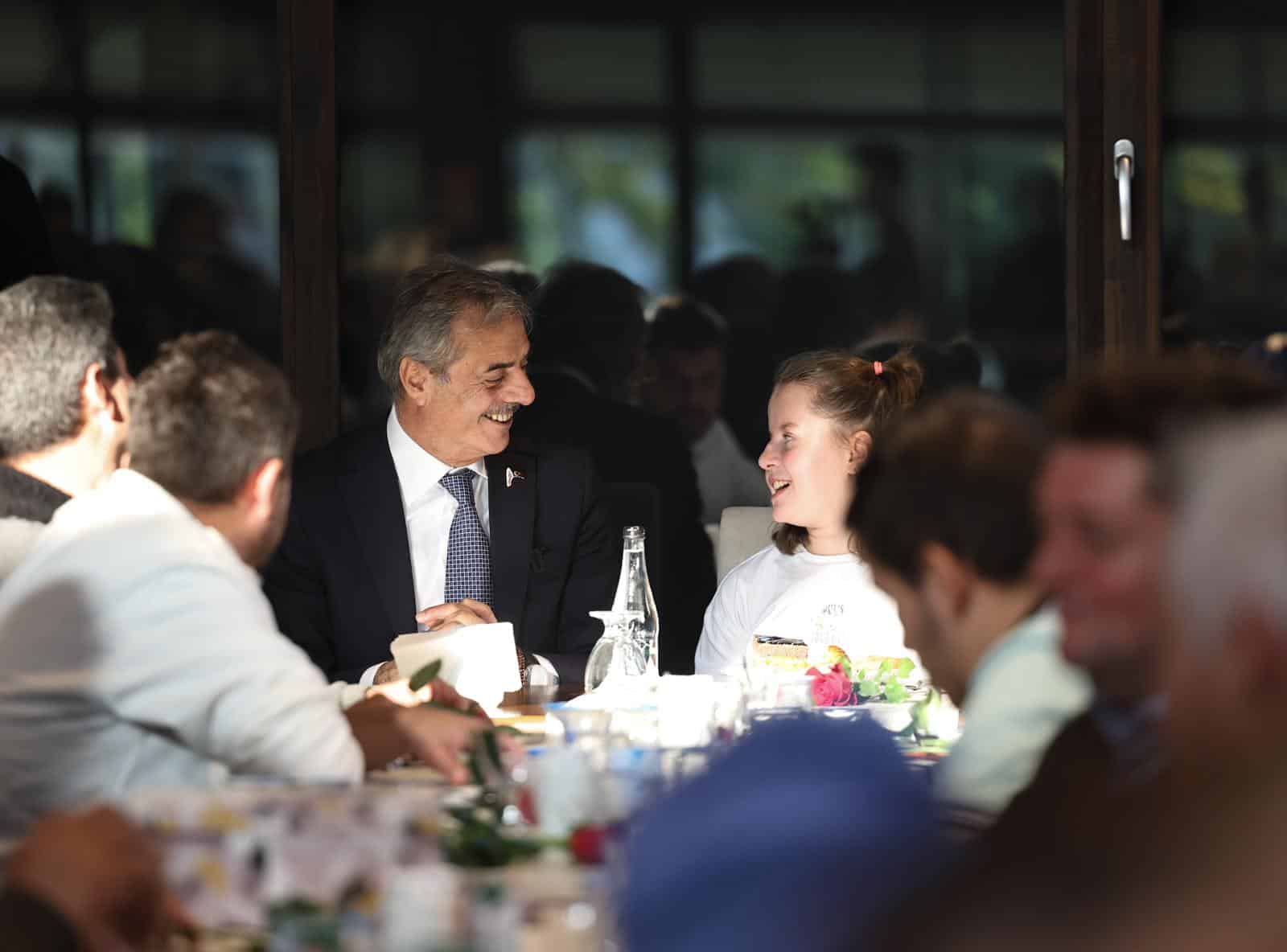 Mutlu ve samimi iletişim, medya ve basın etkinlikleri, basın merkezi fotoğrafları.