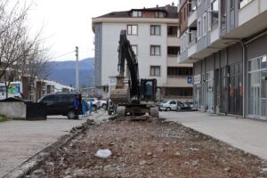 Yol bakım ve onarım çalışmaları mahallelerde devam ediyor.