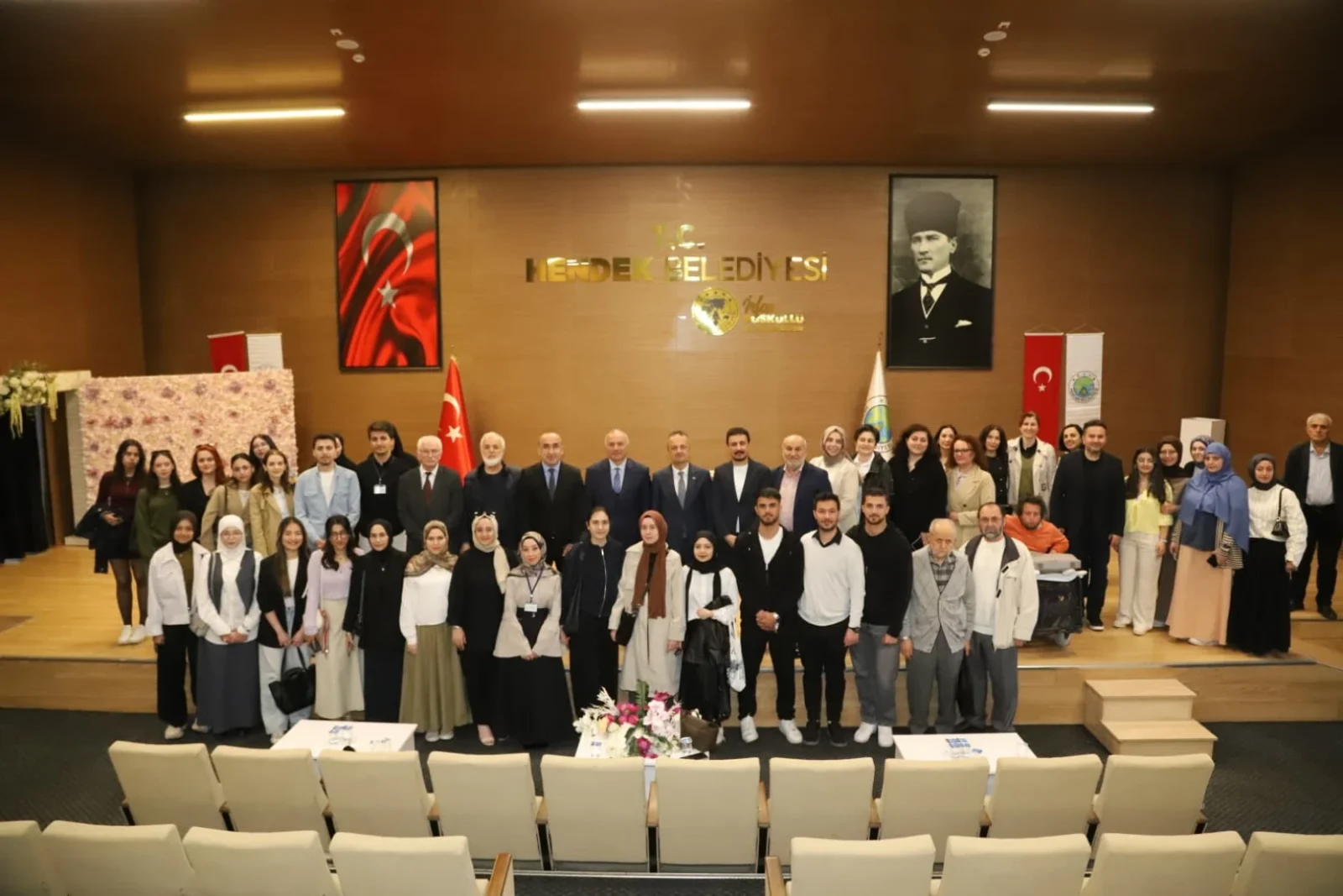 Hendek’te Aile ve Değerler Eğitimi Konferansı Yoğun Katılımla Gerçekleşti